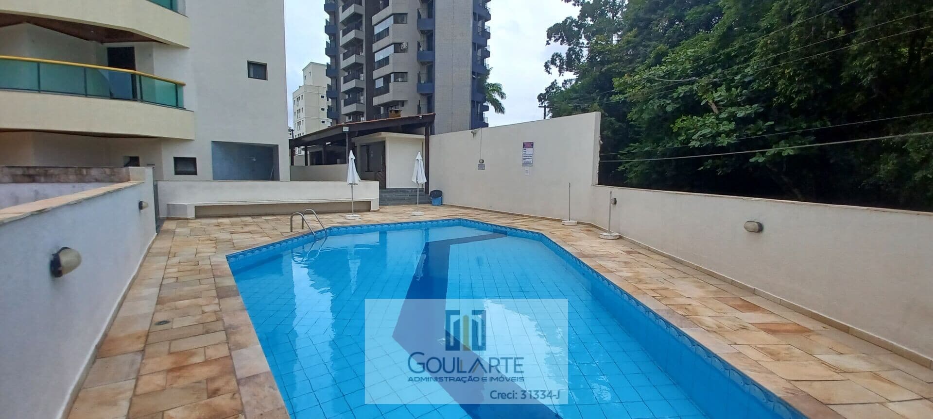 Apartamento alto padrão, 3 dormitórios sendo 1 suíte, lazer no condomínio, lado praia da ENSEADA - Guarujá/SP.