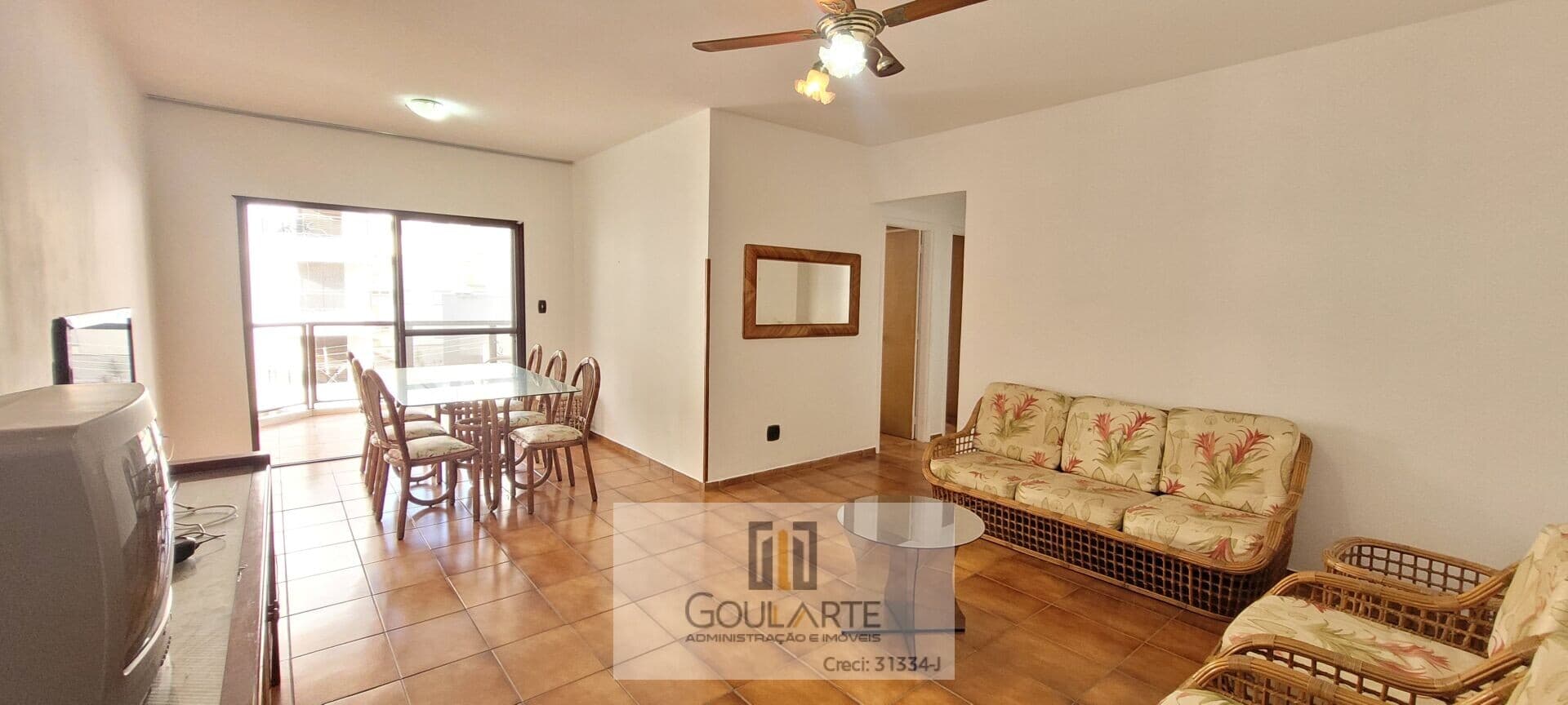 Apartamento com acesso a sacada, 2 dormitórios sendo 1 suíte, lazer no condomínio, lado praia - ENSEADA - Guarujá/SP.