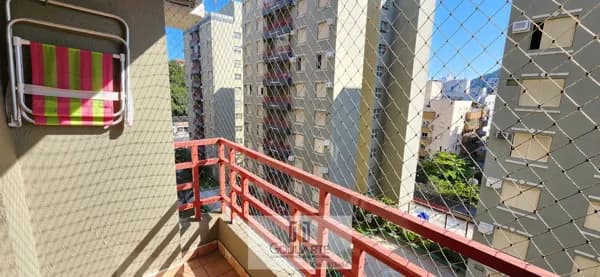Apartamento com acesso a sacada, 2 dormitórios climatizados, lazer no condomínio na praia da ENSEADA - Guarujá/SP.