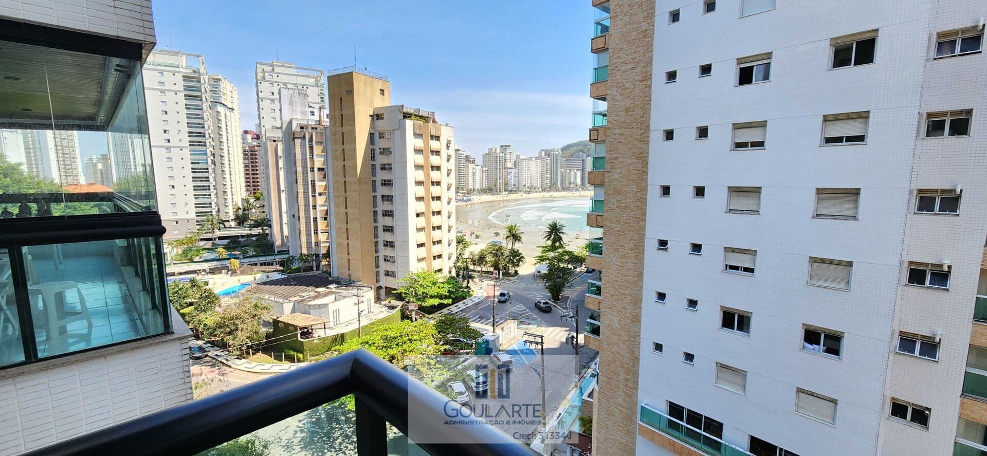 Apartamento alto padrão com sacada vista mar, 4 dormitórios sendo 1 suíte com acesso a sacada, lazer no condomínio na praia das ASTÚRIAS-Guarujá/SP.
