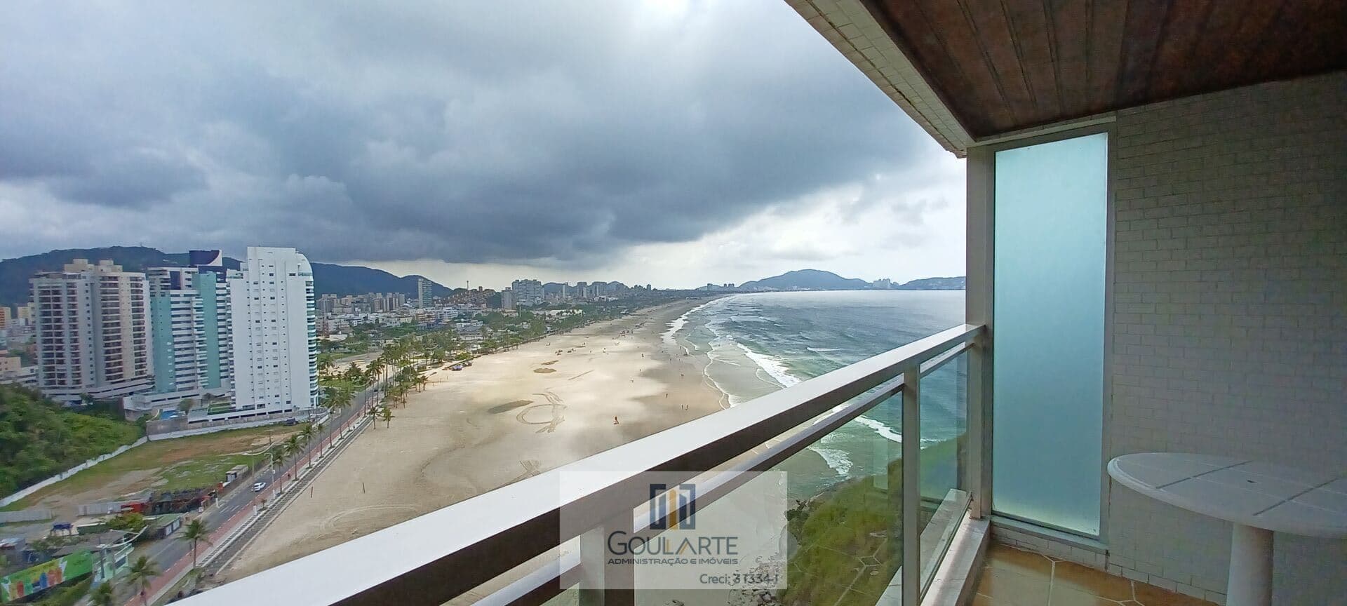 Apartamento alto padrão com vista mar, 3 dormitórios sendo 1 suíte, PITANGUEIRAS-Guarujá/SP.