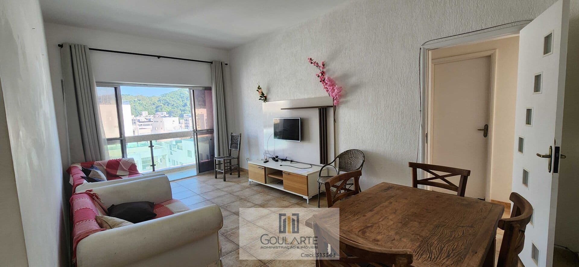 Apartamento com vista lateral do mar, 2 dormitórios, á menos de 50 metros do mar na praia de PITANGUEIRAS-Guarujá/SP.