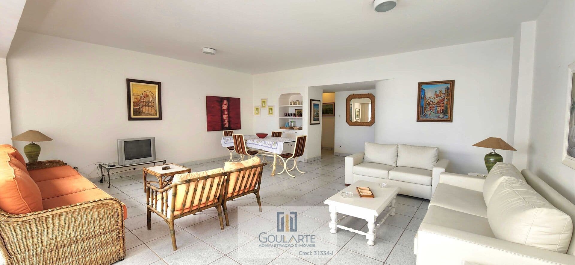 Apartamento alto padrão com 4 dormitórios sendo 1 suíte com closet, à menos de 100 metros do mar, na praia em PITANGUEIRAS-Guarujá/SP