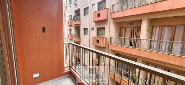 Apartamento reformado em região residencial, 2 dormitórios sendo 1 suíte, na praia das ASTÚRIAS-Guarujá/SP.