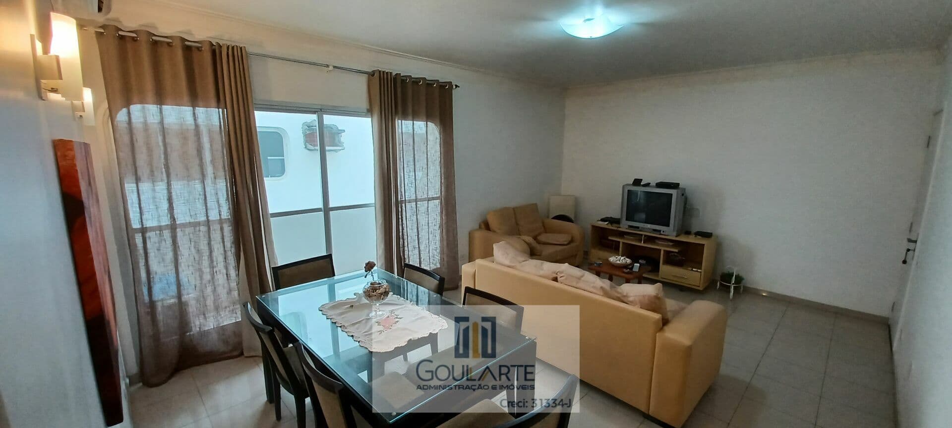 Apartamento padrão com 3 dormitórios sendo 1 suíte, lado praia da Enseada-Guarujá/SP.