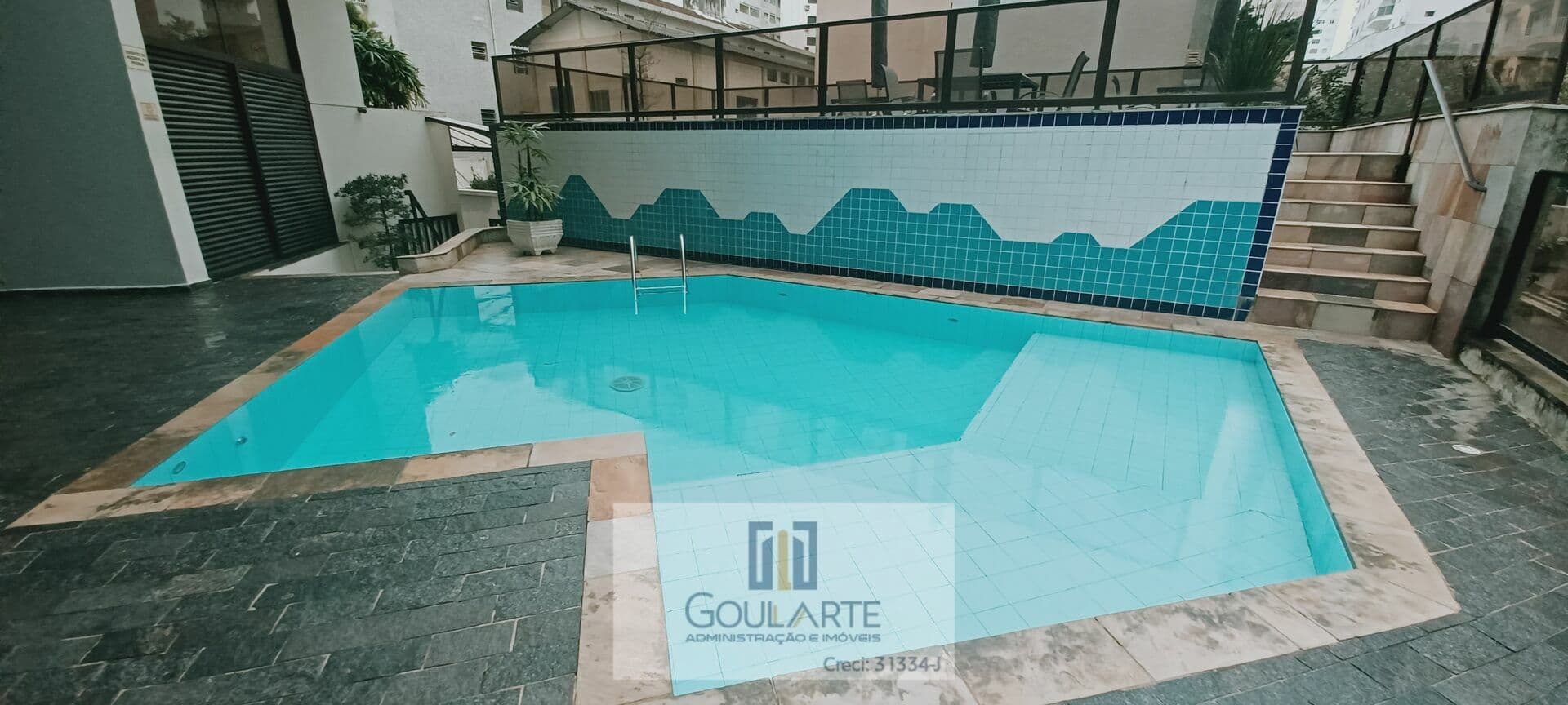 Apartamento á 200 metros da praia de Pitangueiras-Guarujá/SP.