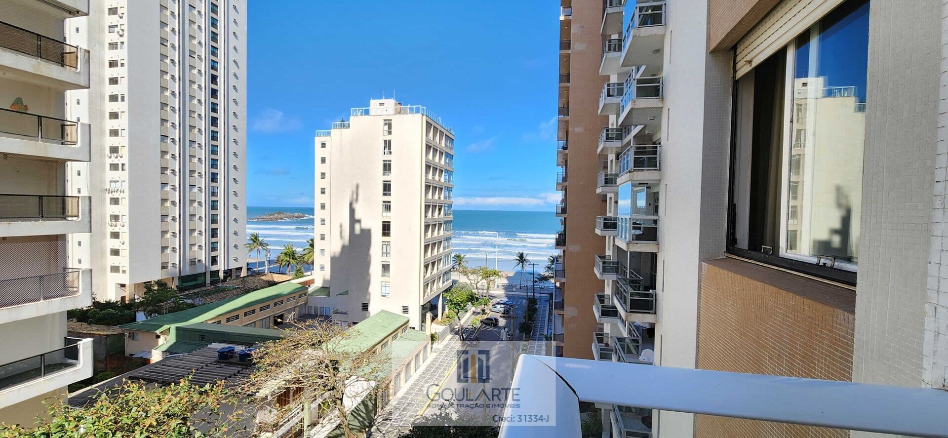 Apartamento Alto Padrão com acesso a sacada vista lateral do mar, 3 dormitórios sendo 2 climatizados + dormitório de serviço, vista lateral mar - PITANGUEIRAS-GUARUJÁ/SP.