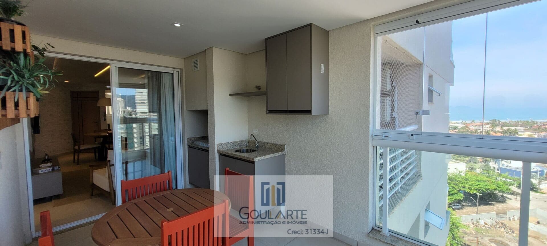 Apartamento com vista mar e sacada gourmet,2 dormitórios, condomínio clube, lado praia da ENSEADA-Guarujá/SP.