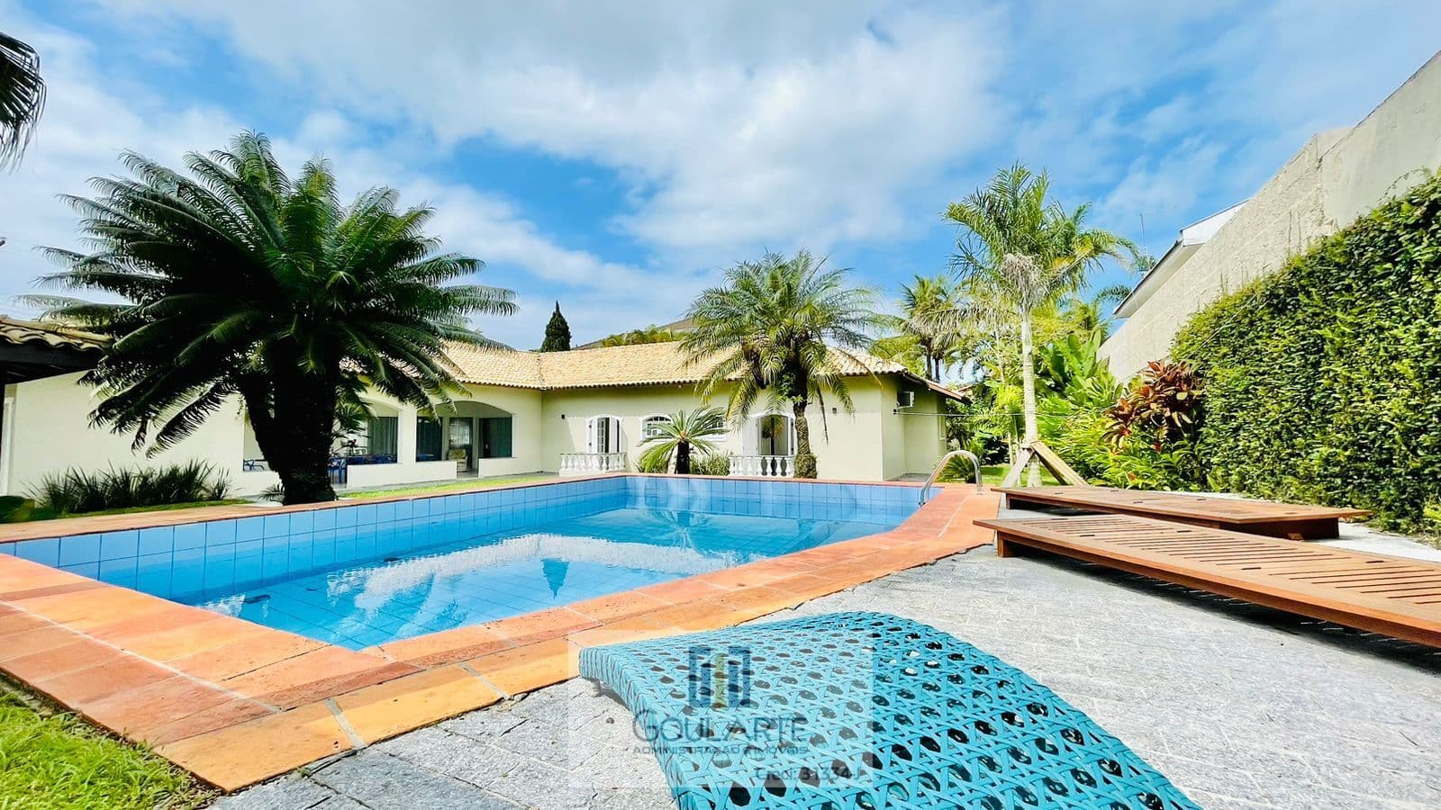 Casa alto padrão no Condomínio ACAPULCO com área de lazer, na praia do Pernambuco - Guarujá/SP