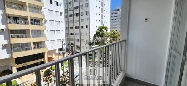 Apartamento padrão com acesso a sacada, 3 dormitórios sendo 2 climatizados, lazer no condomínio, lado praia - TOMBO - Guarujá/SP