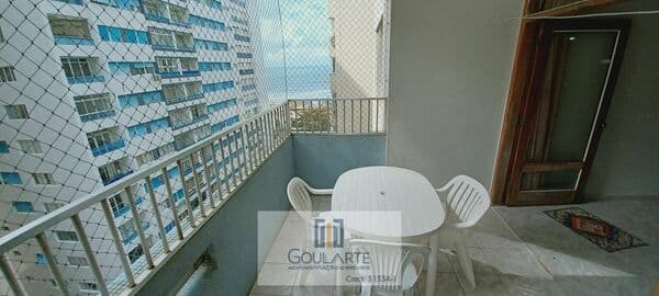 Apartamento alto padrão com 3 dormitórios sendo 1 suíte + dormitório de serviço, sacada vista lateral do mar na praia da Pitangueiras-Guarujá/SP.