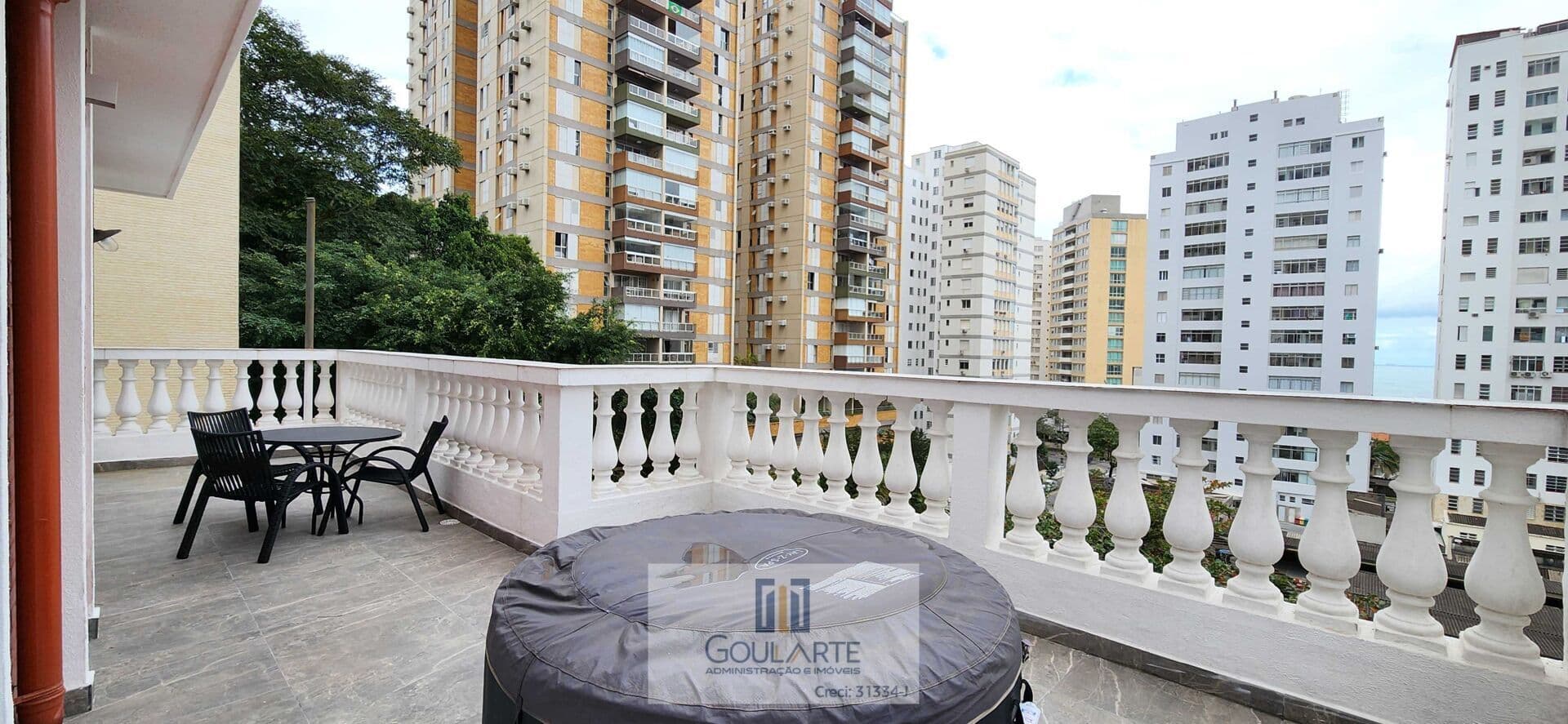 COBERTURA PENTHOUSE com 4 dormitórios climatizadas sendo 1 suíte, acesso a sacada com vista parcial do mar, fundos com cozinha gourmet e piscina privativa, na praia das PITANGUEIRAS - Guarujá/SP.