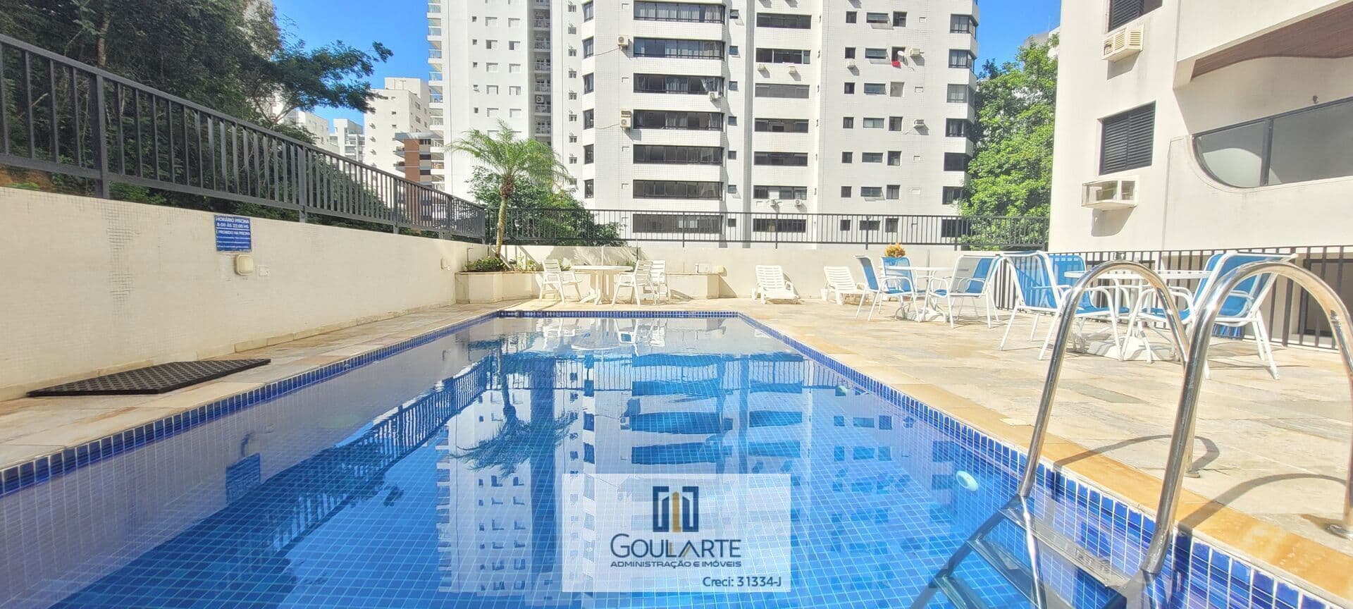 Apartamento alto padrão com sacada vista área verde, 2 dormitórios climatizados sendo 1 suíte + 1 suíte de serviço, lazer no condomínio na praia das PITANGUEIRAS- Guarujá/SP.