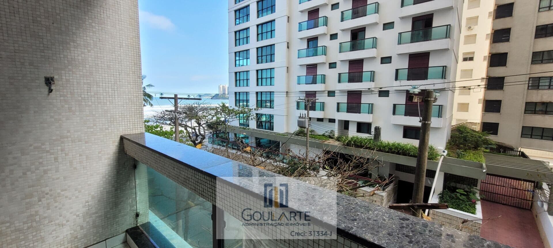 Apartamento com vista lateral do mar, 1 suíte, á menos de 50 metros do mar na praia de PITANGUEIRAS-Guarujá/SP.