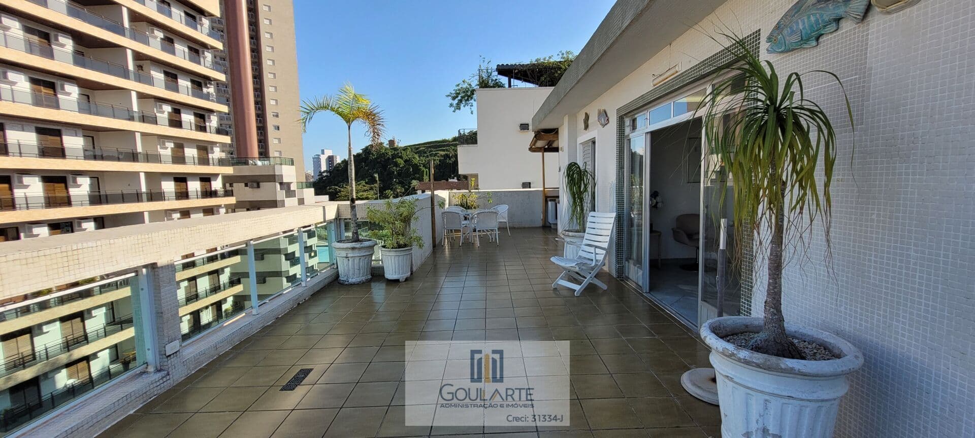 COBERTURA PENTHOUSE, 4 suítes climatizadas e área gourmet, lado praia da Enseada-Guarujá/SP.