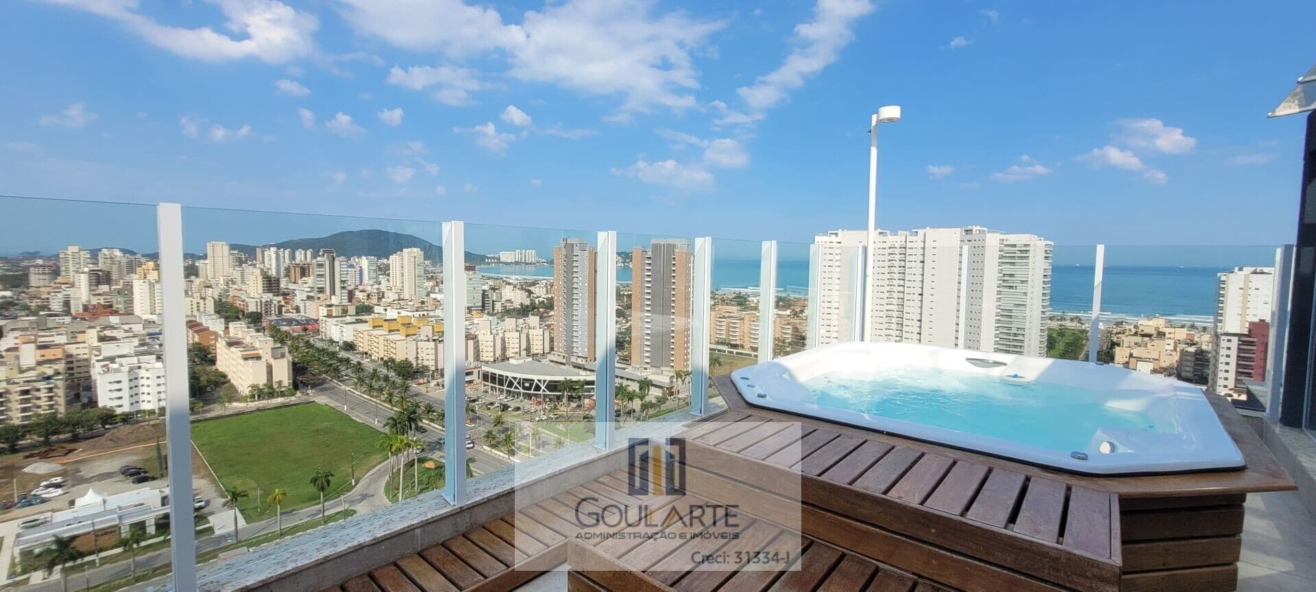 Apartamento alto padrão em condomínio clube , 2 dormitórios sendo 1 suíte, lado morro na praia da ENSEADA-Guarujá/SP.
