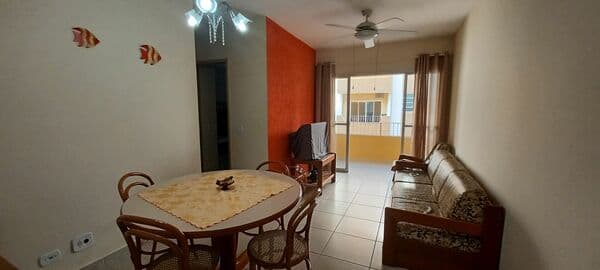 Apartamento padrão com 2 dormitórios à 200 metros do mar na praia da Enseada- Guarujá/SP.