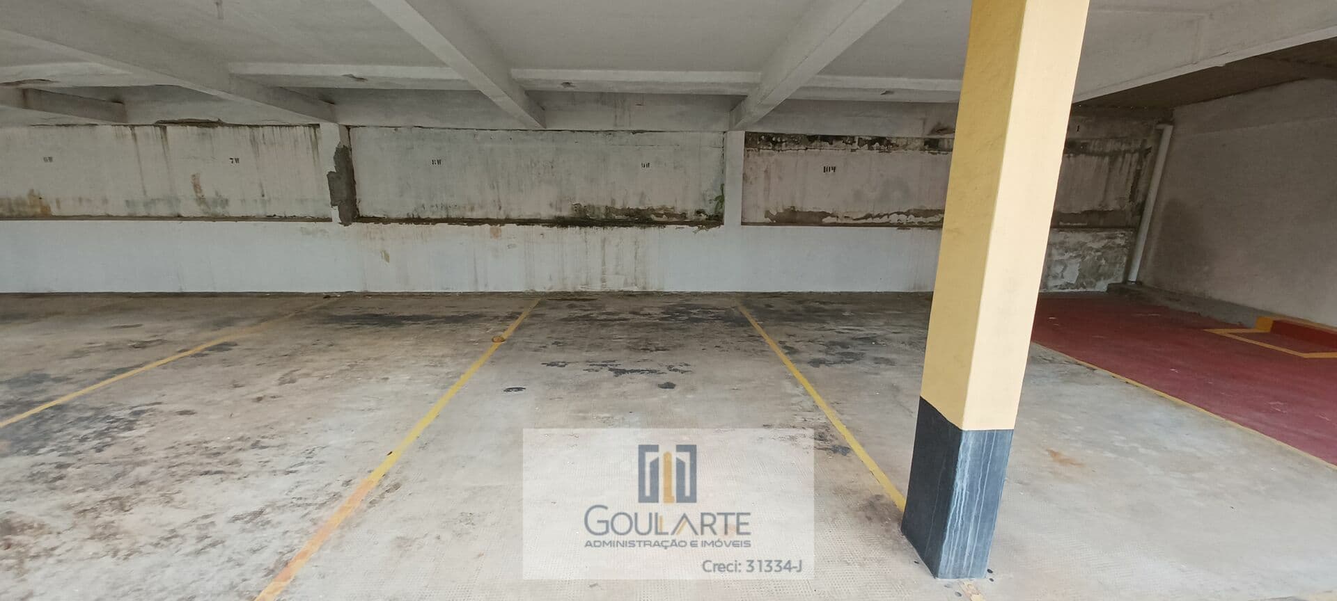 Garagem externa em condomínio á 20 metros da praia da Pitangueiras-Guarujá/SP.