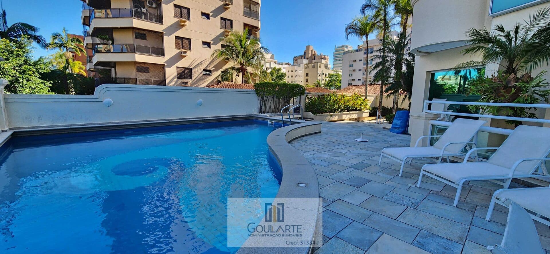 Apartamento alto padrão com acesso a sacada gourmet vista mar, 3 suítes climatizadas com sacadas individuais, lado praia na ENSEADA-Guarujá/SP.
