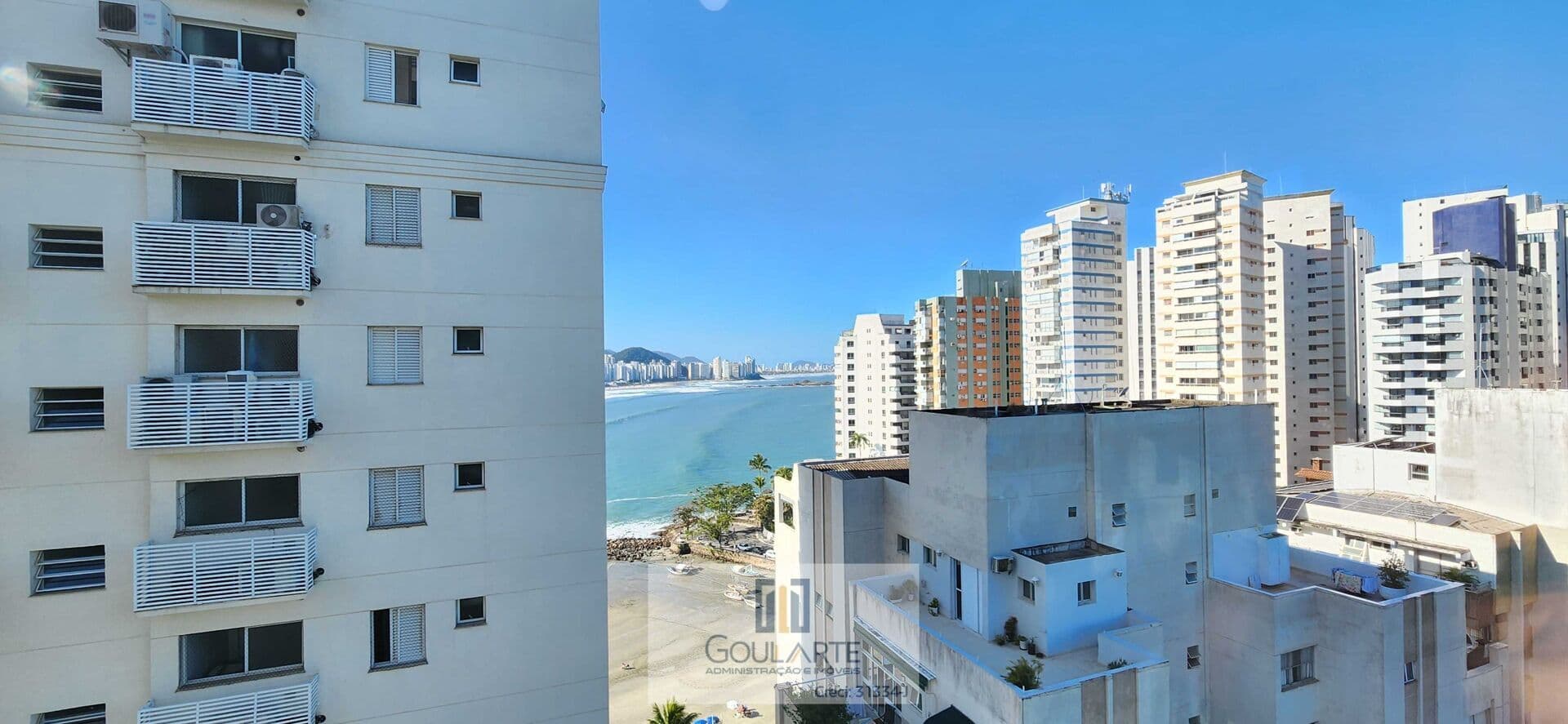 Apartamento alto padrão com acesso a sacada gourmet, 3 suítes climatizadas e lazer completo no condomínio, na praia das ASTURIAS-GUARUJÁ/SP