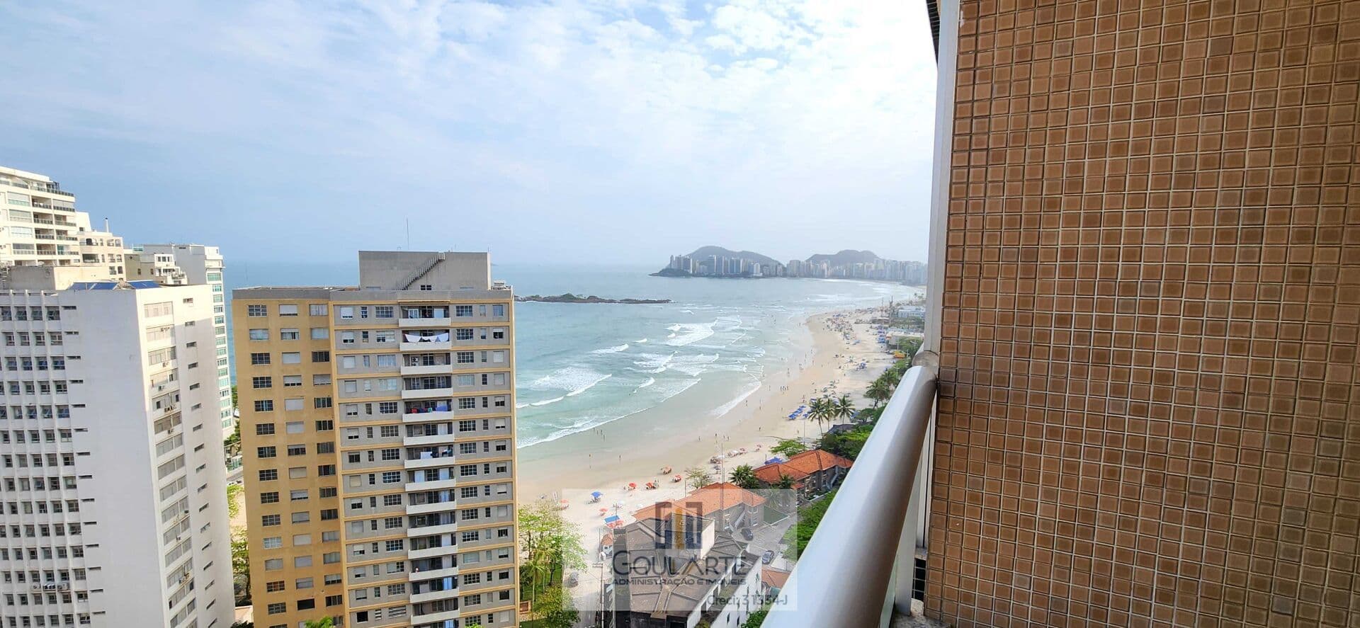 Apartamento Alto Padrão com acesso a sacada vista mar, 2 dormitórios sendo 1 suíte + dormitório de serviço, lazer no condomínio, à 50m da praia das PITANGUEIRAS-Guarujá/SP