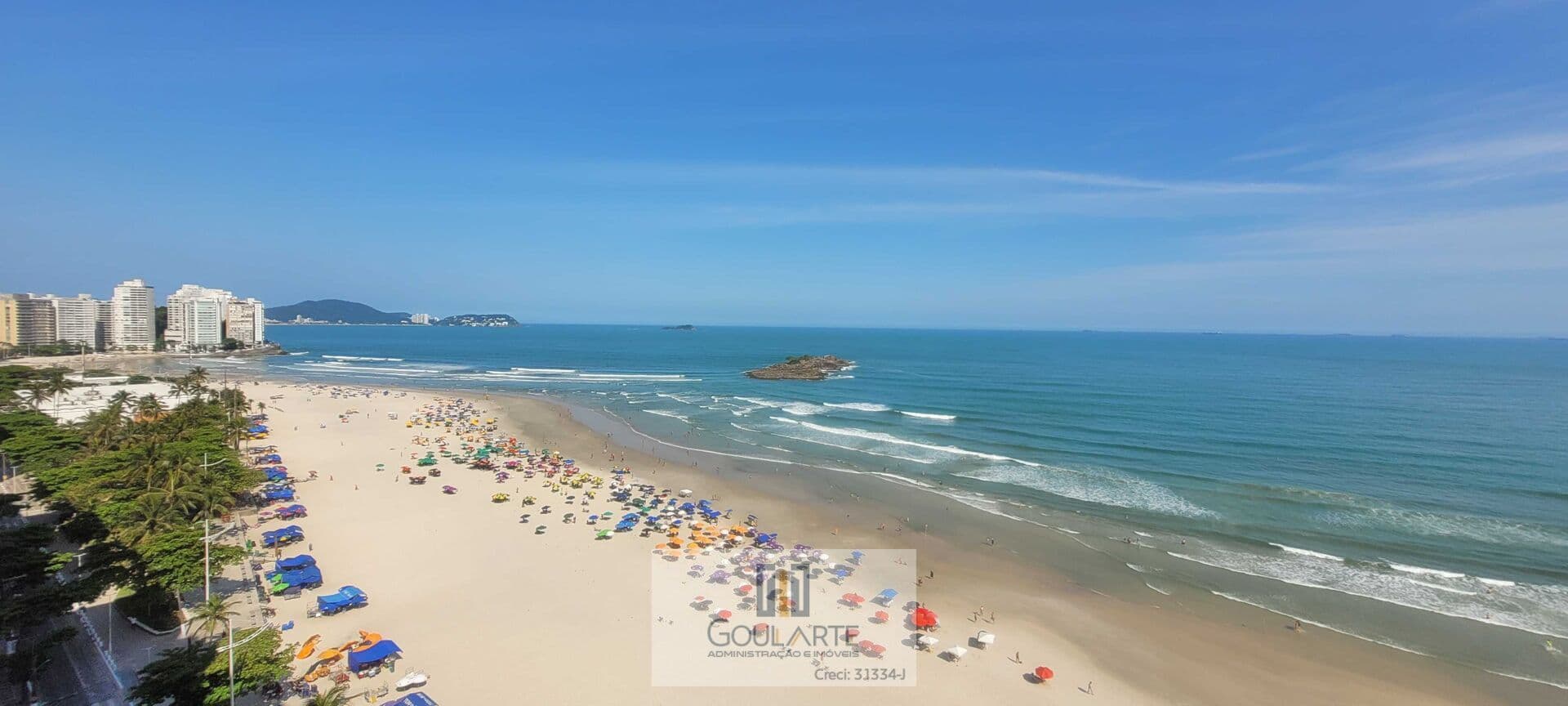 Apartamento Alto Padrão com 3 dormitórios, sendo um suíte, amplos e sacada vista mar na Praia das Pitangueiras-Guarujá/SP