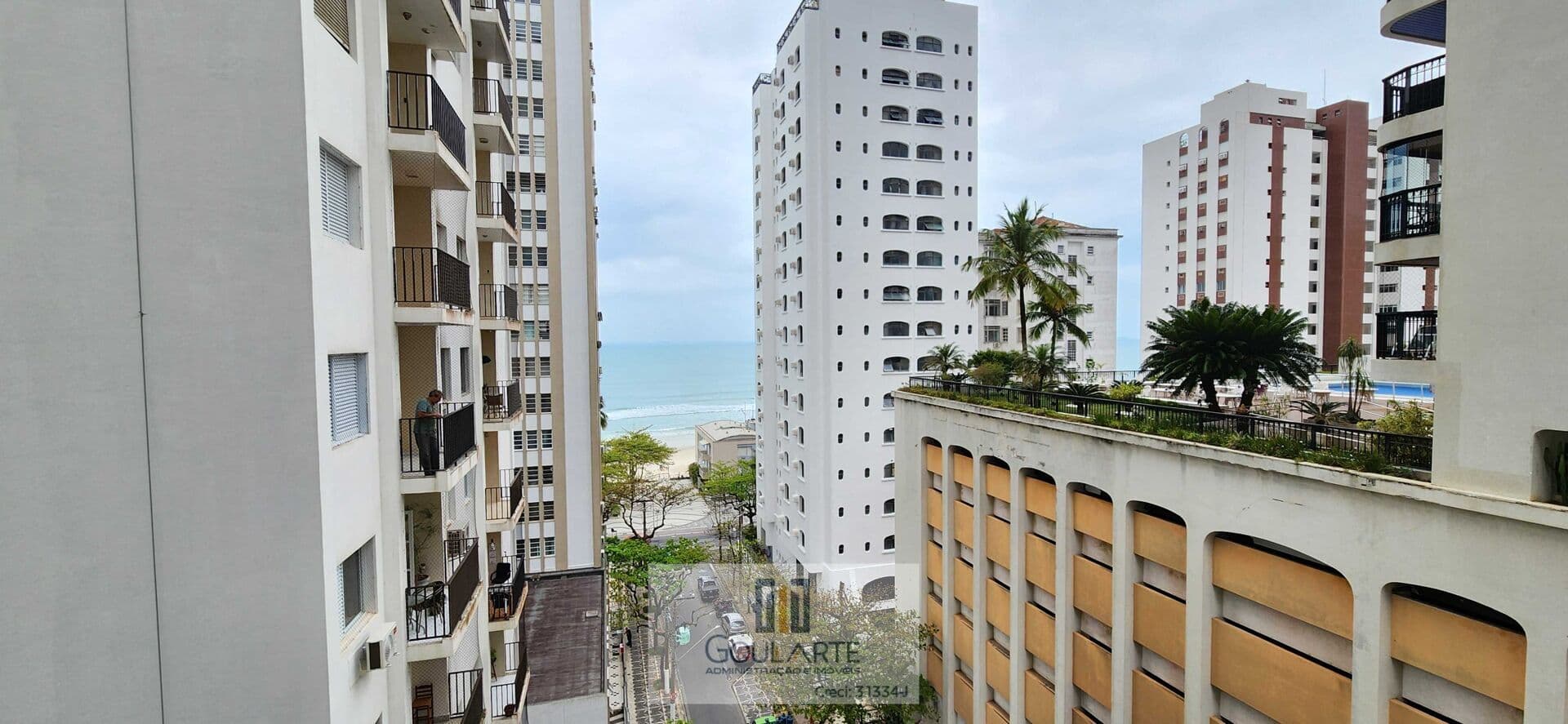 Apartamento alto padrão com acesso a sacada vista lateral do mar, 3 suítes climatizadas + dormitório de serviço, lazer no condomínio na praia das PITANGUEIRAS-Guarujá/SP.
