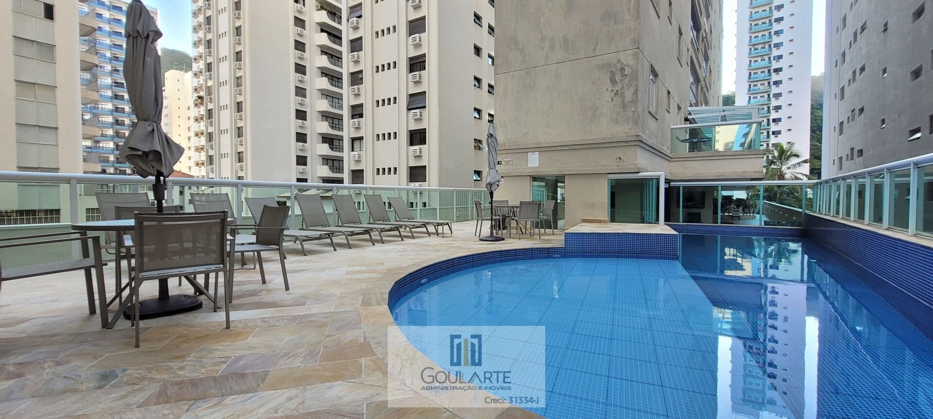 Apartamento alto padrão com sacada gourmet, 2 suítes climatizadas, lazer no condomínio - PITANGUEIRAS - Guarujá/SP.
