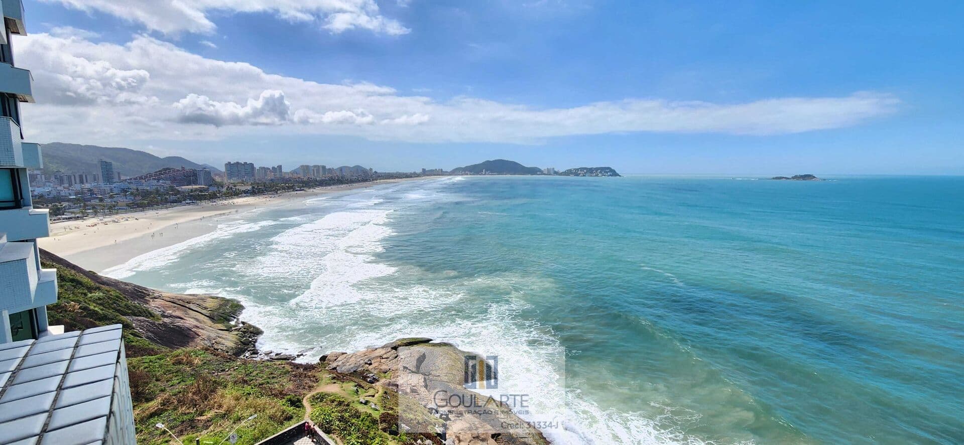 Apartamento alto padrão com sacada ampla e vista para o mar, 3 suítes sendo 1 com acesso a sacada + 1 dormitório de serviço, lazer no condomínio, PITANGUEIRAS - Guarujá/SP.
