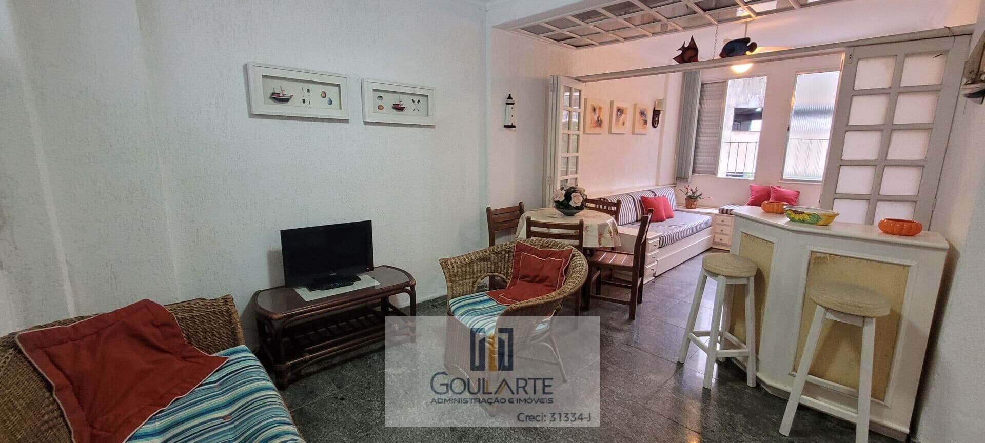 Apartamento com 1 dormitório amplo, á menos de 200 metros do mar - PITANGUEIRAS-Guarujá/SP.