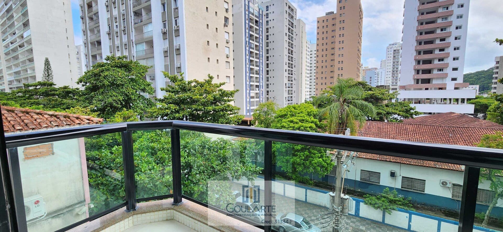 Apartamento alto padrão com sacada, 3 dormitórios sendo 1 suíte climatizada na praia das PITANGUEIRAS/GUARUJÁ-SP.
