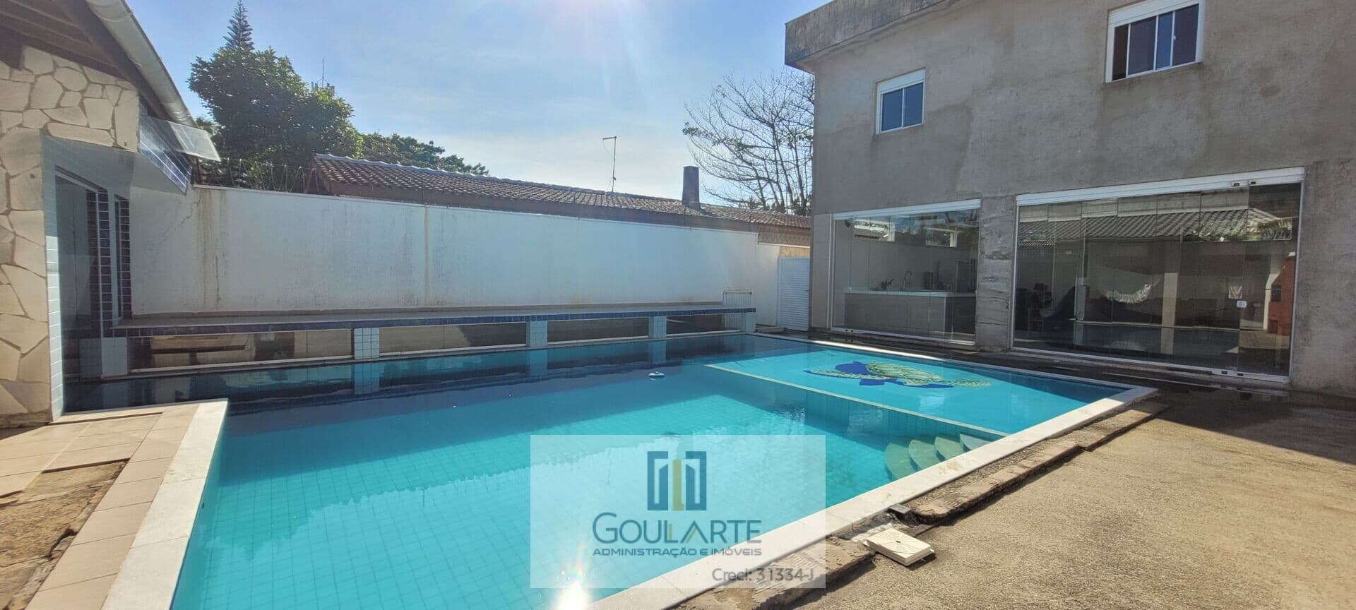 Casa alto padrão com 7 dormitórios sendo 6 suítes, lazer no quintal - PERNAMBUCO - Guarujá/SP