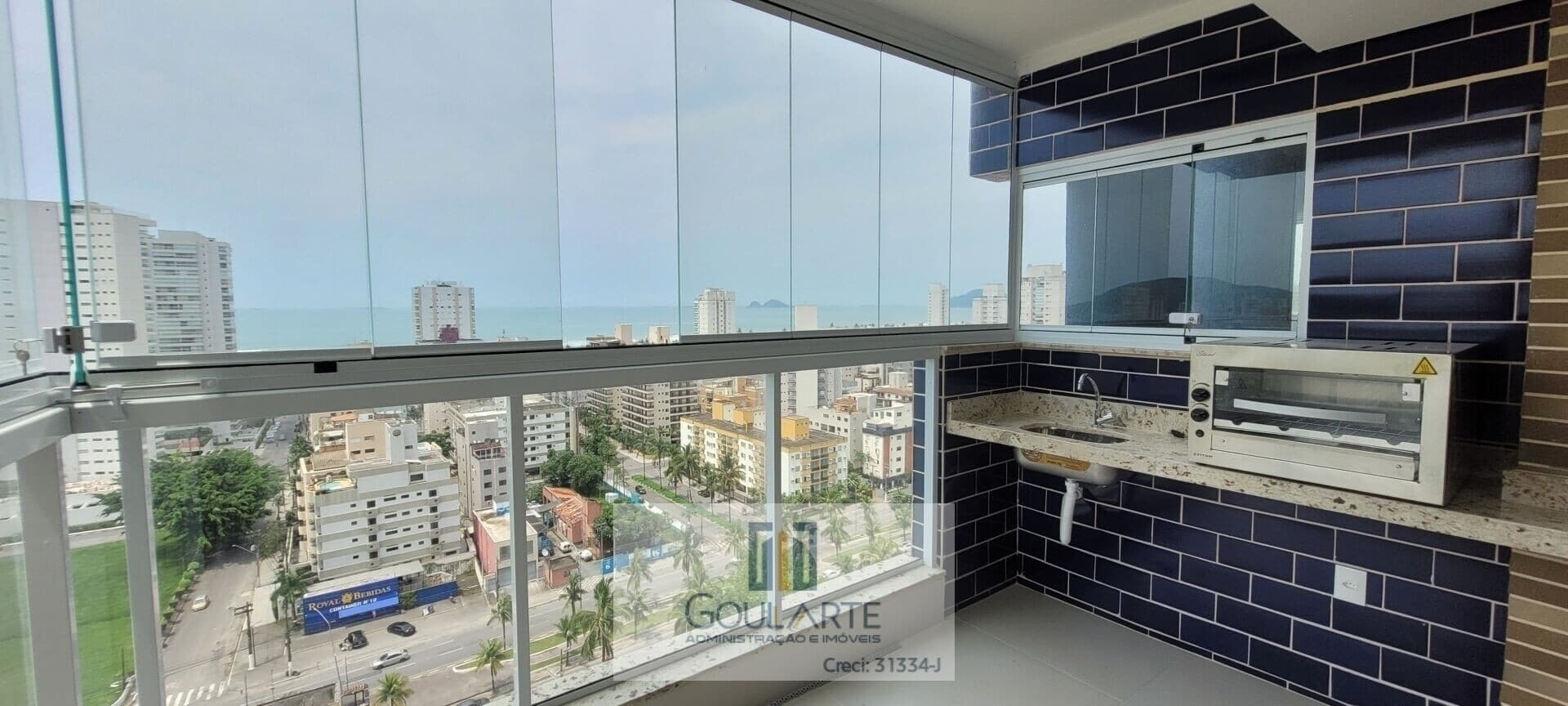 Apartamento alto padrão em condomínio clube , 2 dormitórios sendo 1 suíte, lado morro na praia da ENSEADA-Guarujá/SP.