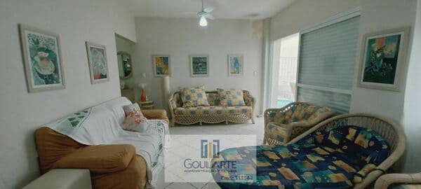 Apartamento padrão com 2 dormitórios amplos + dormitório de serviço e sacada á menos de 100 metros da praia da Pitangueiras-Guarujá/SP.