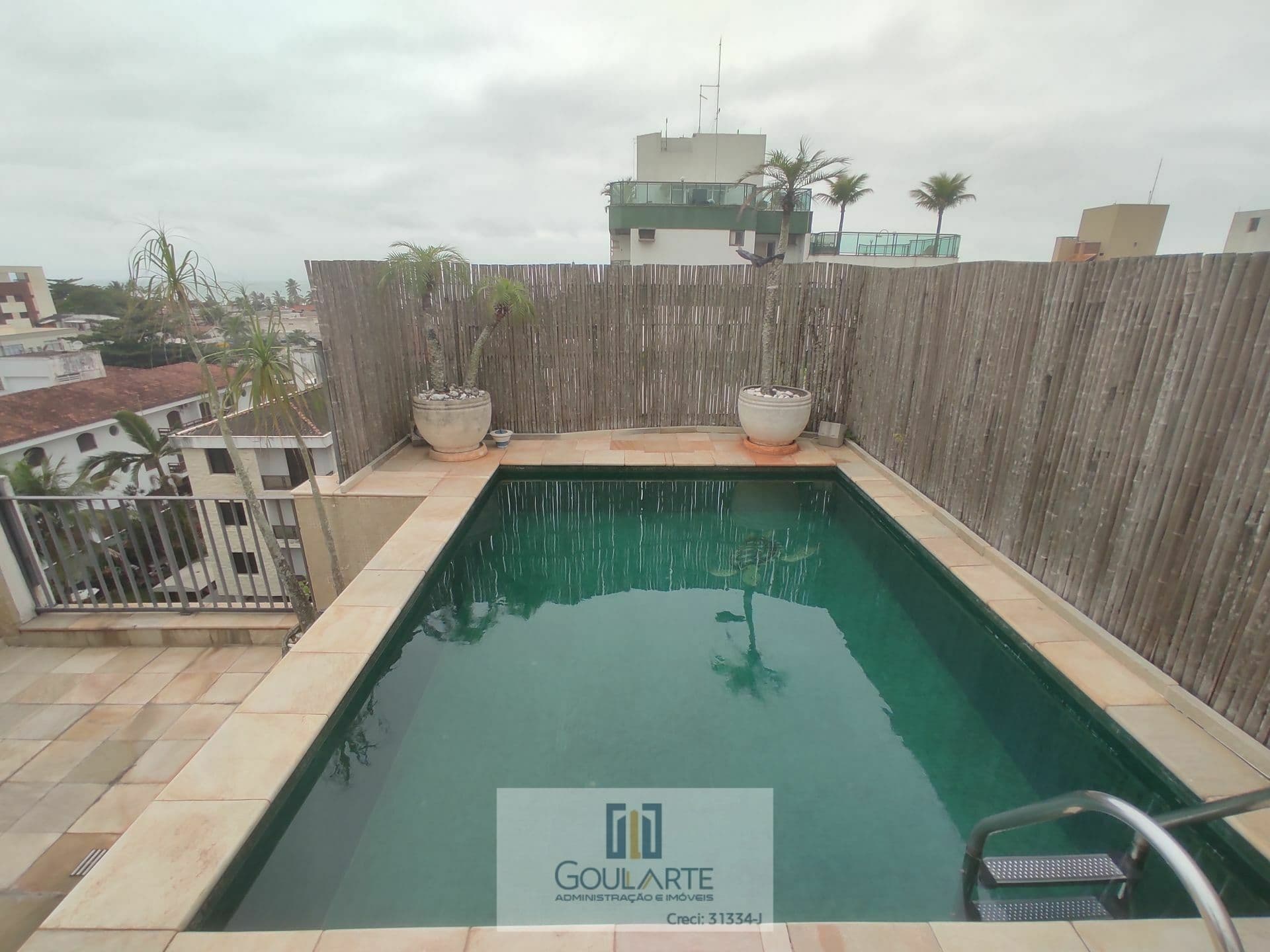 COBERTURA PENTHOUSE, vista parcial do mar, área gourmet e piscina,3 dormitórios ,lado praia na ENSEADA - Guarujá/SP.