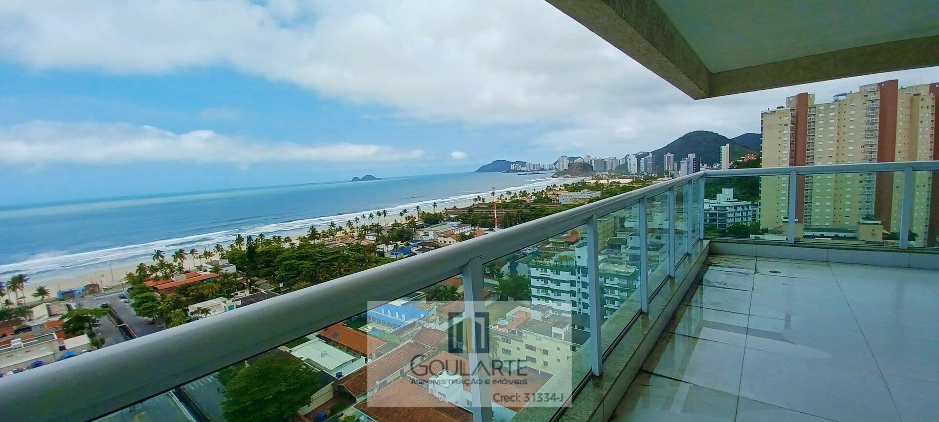 Apartamento alto padrão com 3 dormitórios sendo 3 suítes, sacada vista mar e lazer completo no condomínio na praia da Enseada-Guarujá/SP.