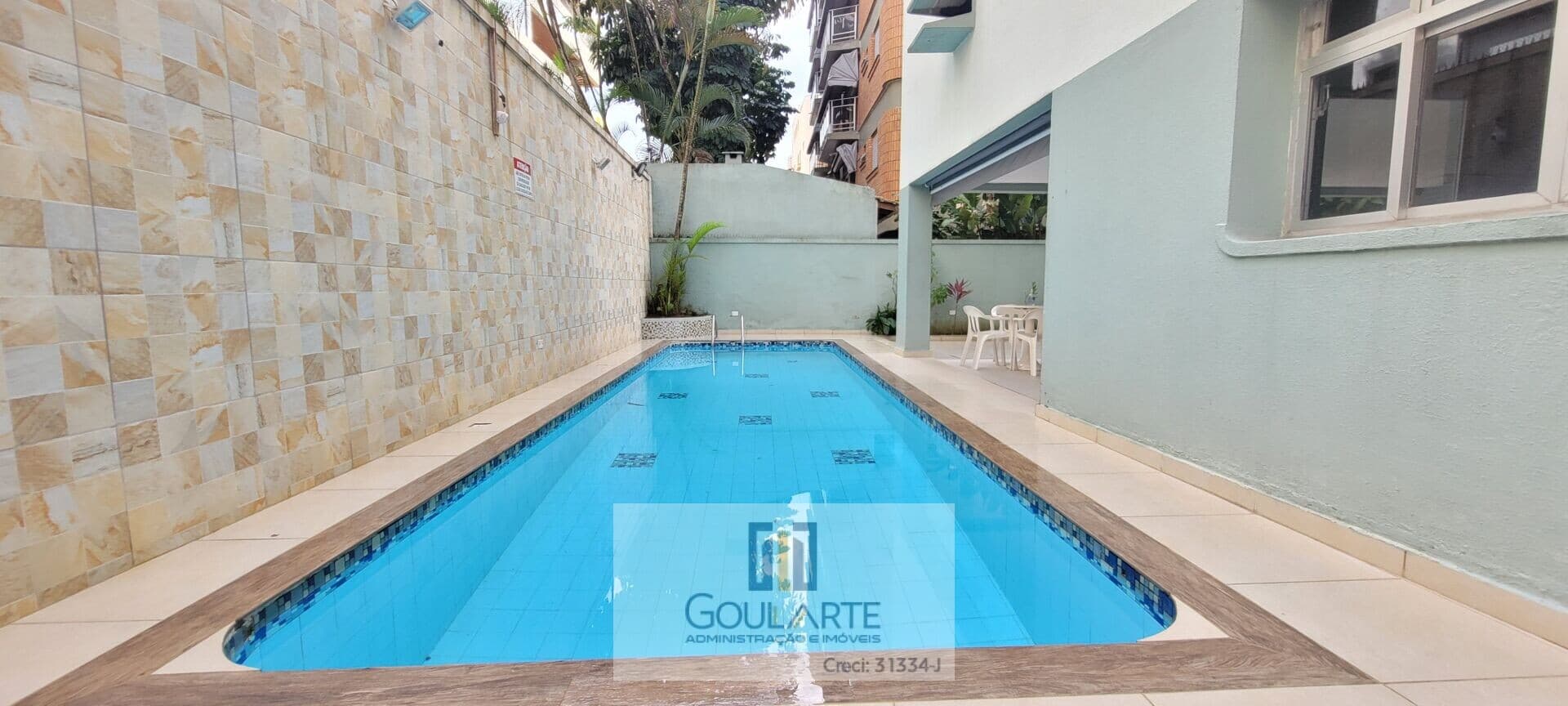 Apartamento alto padrão, 2 dormitórios climatizados sendo 1 suíte, á menos de 200 metros do mar - Enseada-Guarujá/SP.