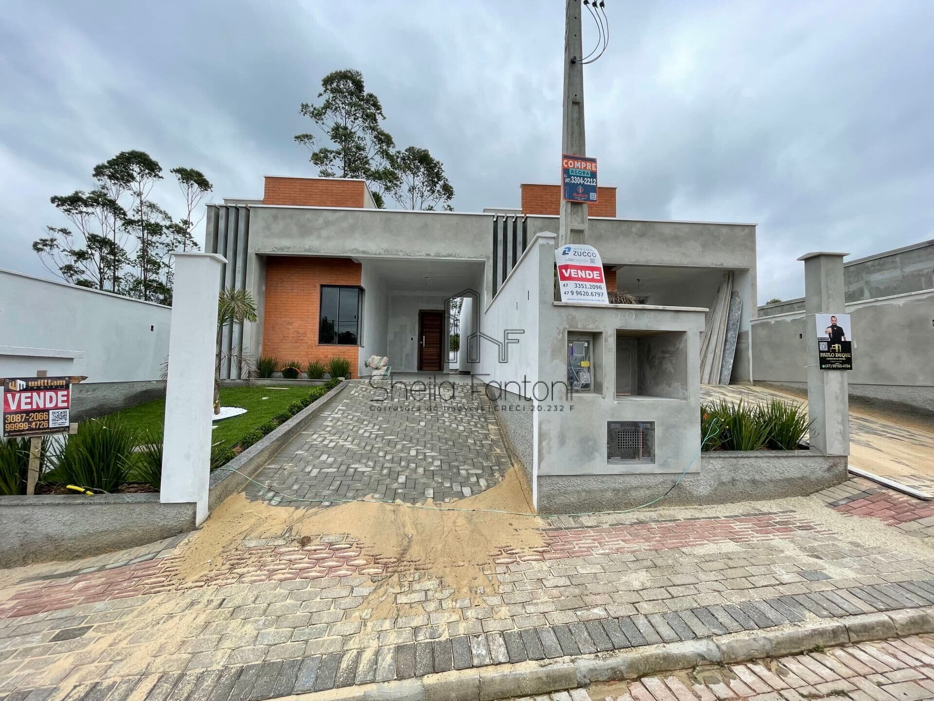 Casa baixa 03 dormitórios no Centro Guabiruba