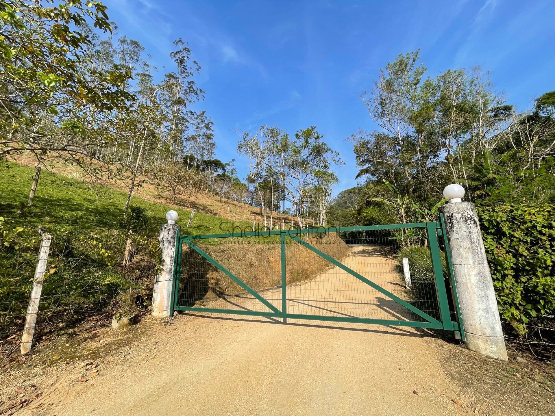 Raridade!! Terreno rural em meio ao Centro