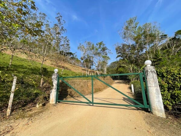 Raridade!! Terreno rural em meio ao Centro
