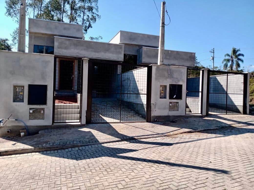Casa baixa 03 dormitórios no Centro Guabiruba