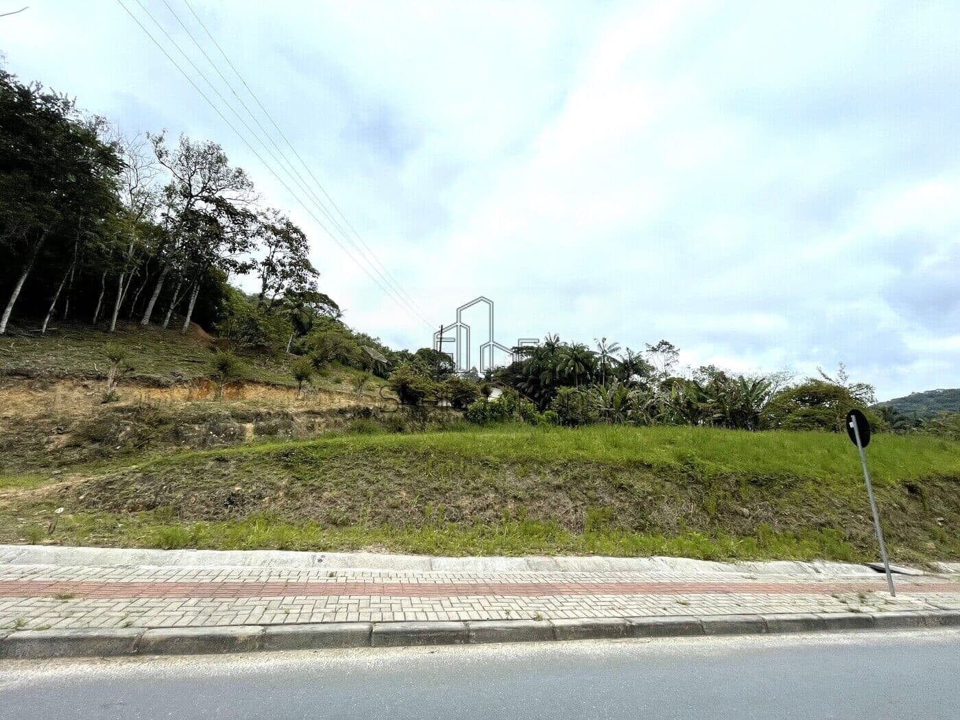Terreno Rural escriturado bom para Lotear