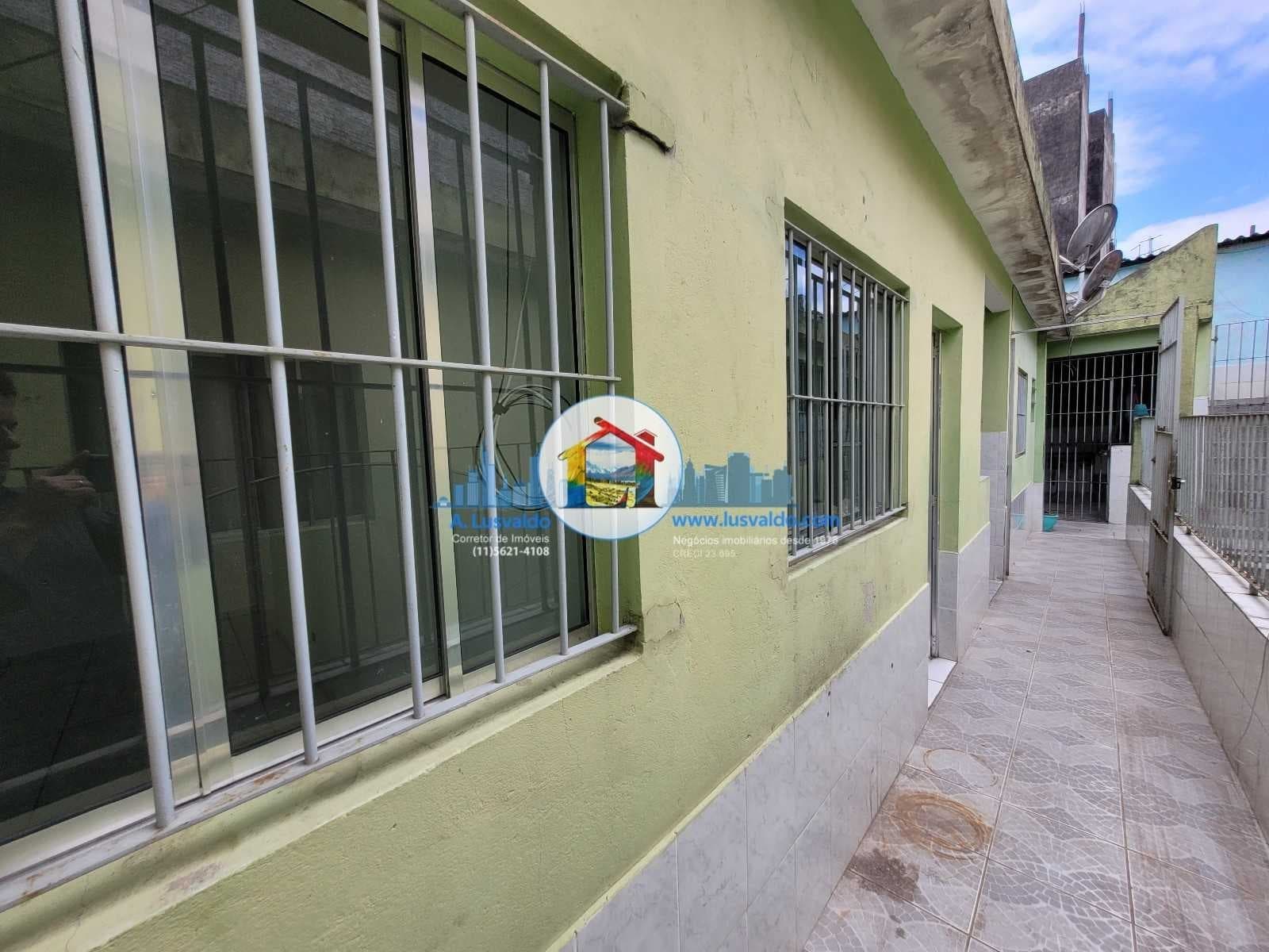 Ampla casa com 2 dormitórios e 1 vaga no Jardim Selma