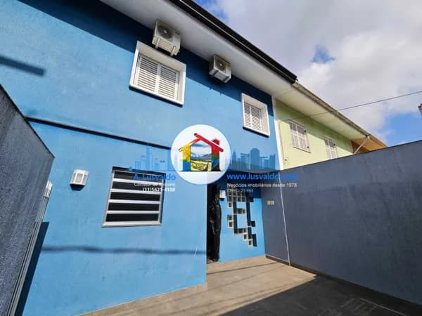 Belo Sobrado com 3 dormitórios, escritório, 2 vagas em condomínio Fechado no Planalto