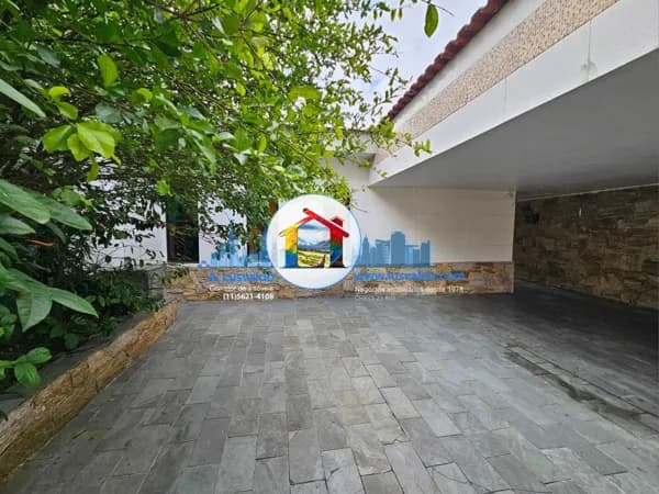 Casa térrea com 4 dormitórios e edícula mais 3 vagas na Cidade Ademar