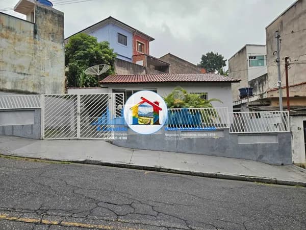 Bela casa com 2 dormitórios, jardim, escritório mais 2 vagas no Jd. Calux em São Bernardo do Campo