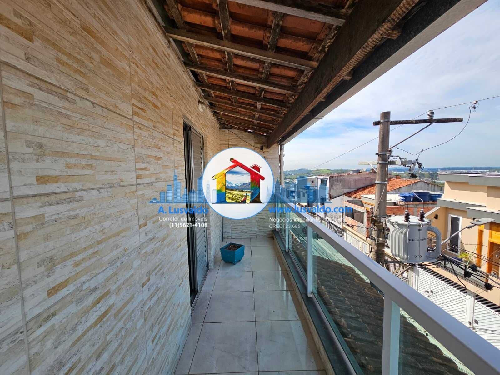 Sobrado com 3 dormitórios, sacada e ainda mais 1 moradia com 2 dormitórios, terraço e vaga pra 2 carros no Jardim Thelma