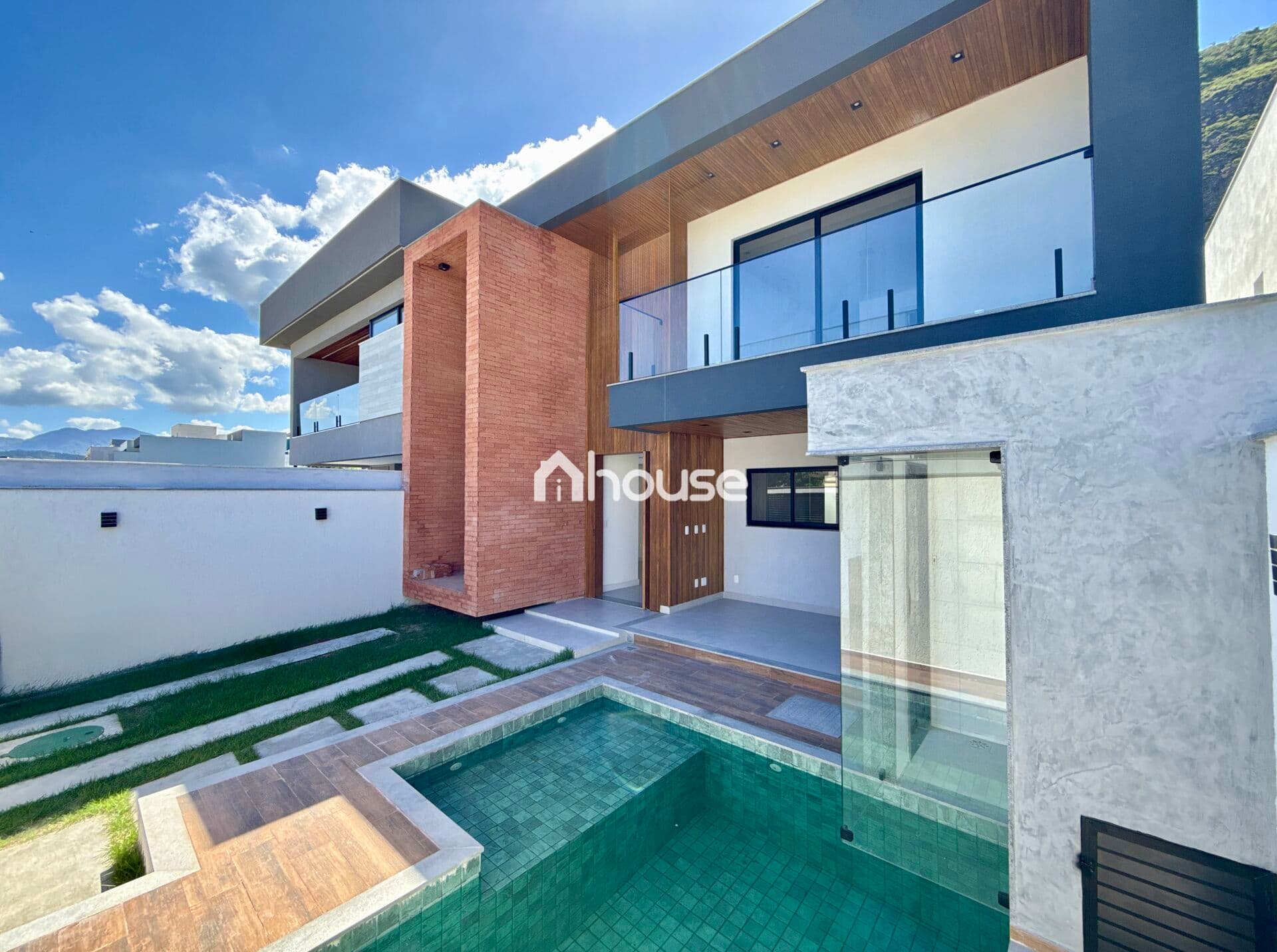 Casa duplex no bairro Vargem Pequena em Condominio Fechado