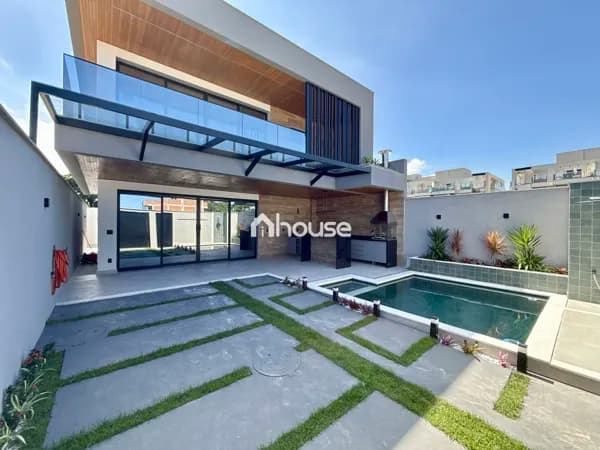 Casa Duplex Contemporânea no Recreio dos Bandeirantes,