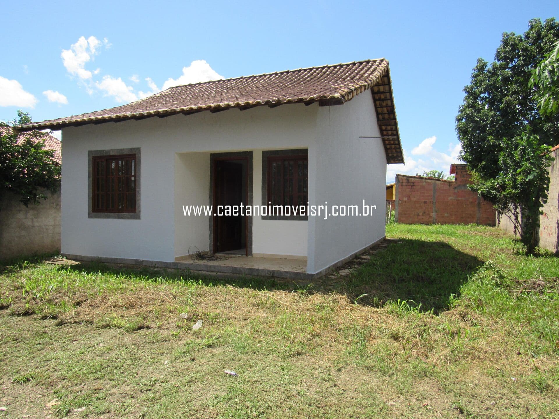 Casa Pronta em Ótimo Condomínio - Oportunidade